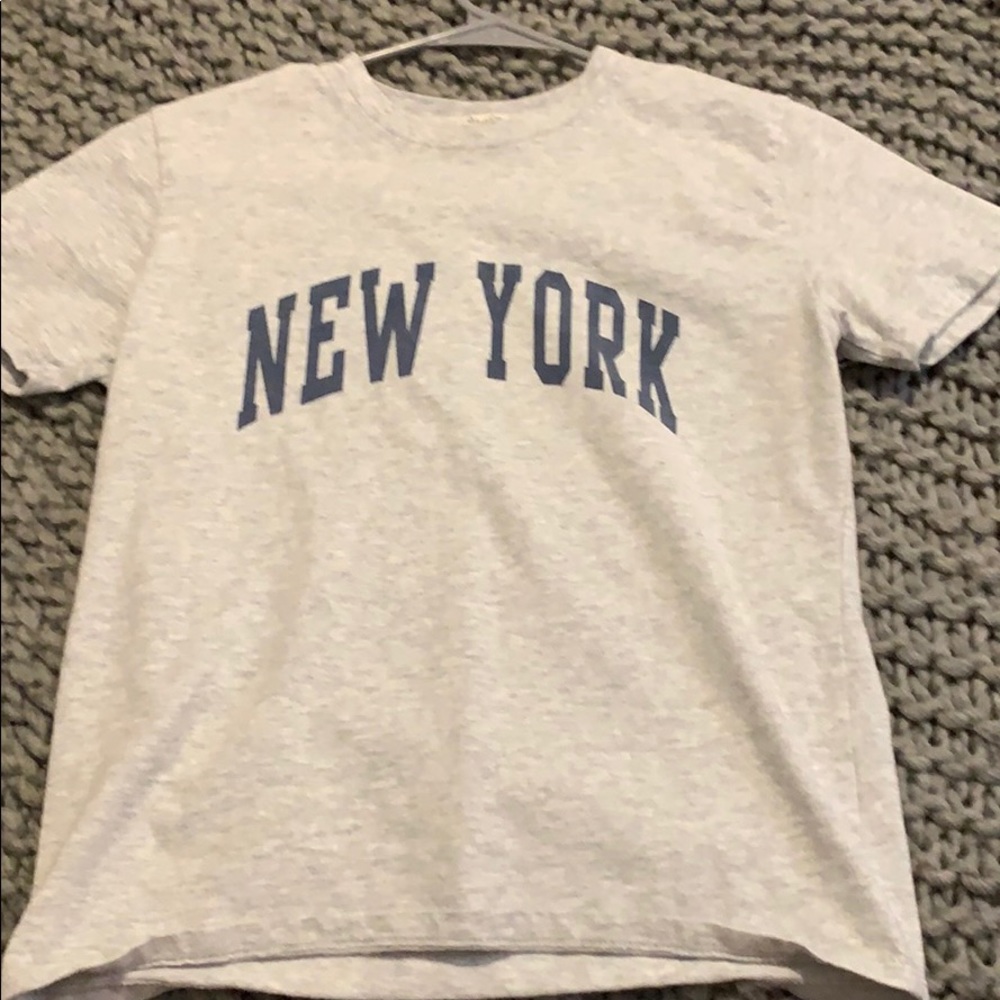 BRANDY MELVILLE New York Short Sleeve
